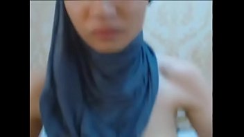 Naughty Muslim Girl Rides Her Dildo on Cam - WWW.ANONTEENCAMS.TK