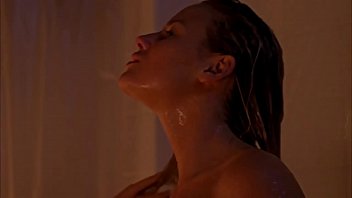 Tania Saulnier: Sexy Shower Girl (Shower Scene) - Smallville (English & Spanish)