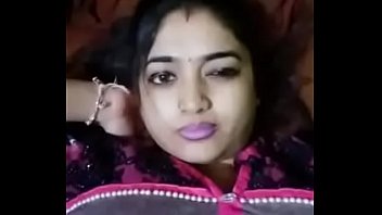 Sexy Renu Bhabhi showing her body to BF