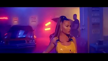 Bulgarian singer twerking on song video