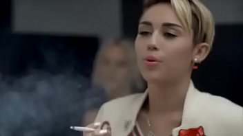 Miley Cyrus: 23 (Fap Paradise Edit / Hotass Music Video: 23 Punhetas para a Miley)