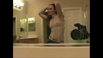 red head dances in her bathroom. - camgirlvip.co
