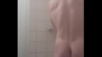 pissing shower and jerking off by bodybuilder