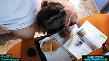Cum breakfast-toast with milk while I am reading