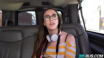 Amateur with glasses gets fucked 305Bus 2.3