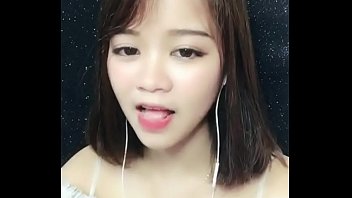 Uplive Em Gái Việt hàng ngon show trọn trên livestream